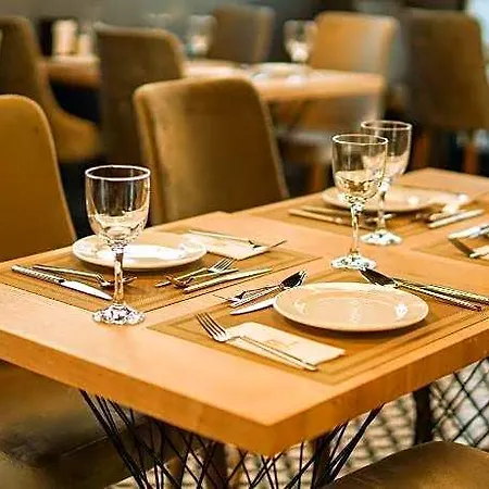 Aram Business & Luxury 3*