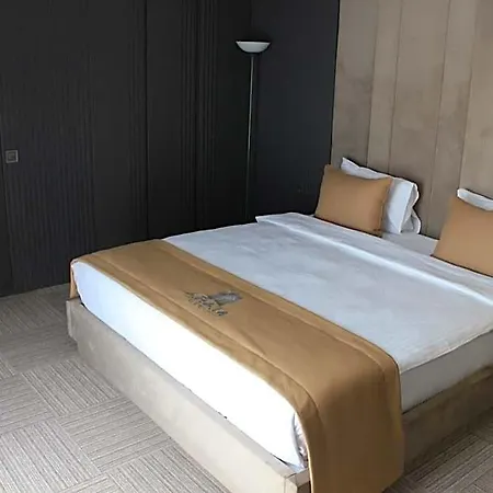 Aram Business & Luxury Hotel